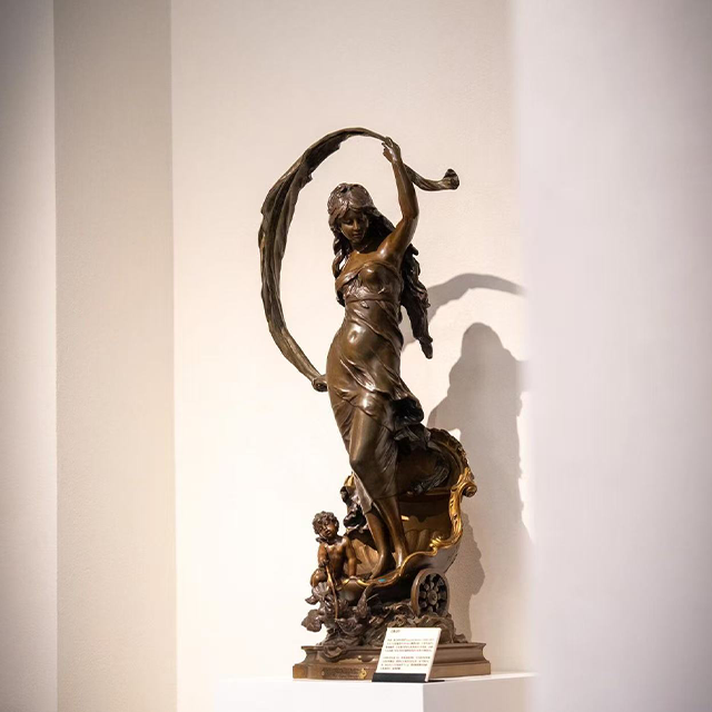 Modern Bronze Meditating Woman Sculpture – Outdoor & Indoor Art Piece by Homeware Life